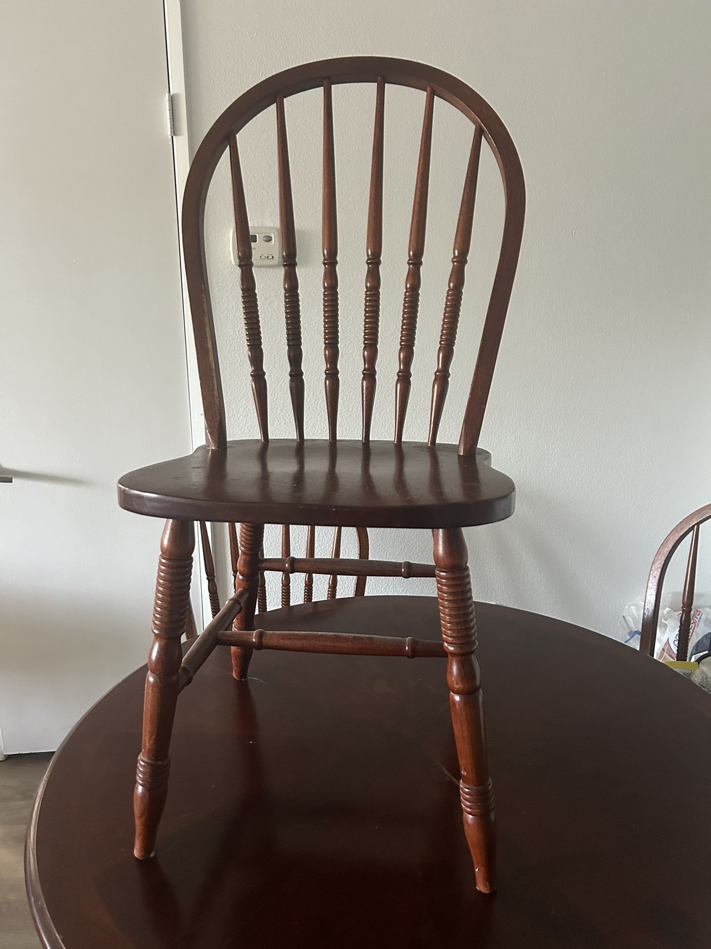 Round wooden dining table + 4 chairs classic style