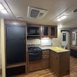 2015 Forest River Salem, RV, brand new tires, solar, and clean title
