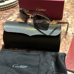 C black sunglasses