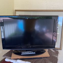 TOSHIBA 32 “ COLOR TV WITH DVD COMBINED 
