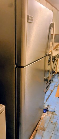 refrigerator 32" stainless steel.