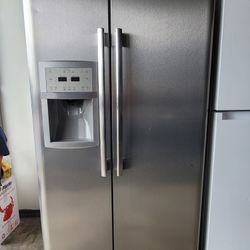 Frigidaire Counter Depth Stainless Steel Side By Side Refrigerator 