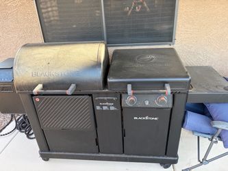 Black Stone grill/ smoker / black stone