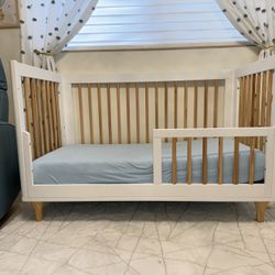 White & Light oak Crib