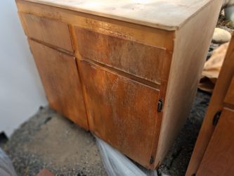 FREE - kitchen cabinet lowers