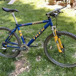 1998 Trek 7000 Mountain Bike 