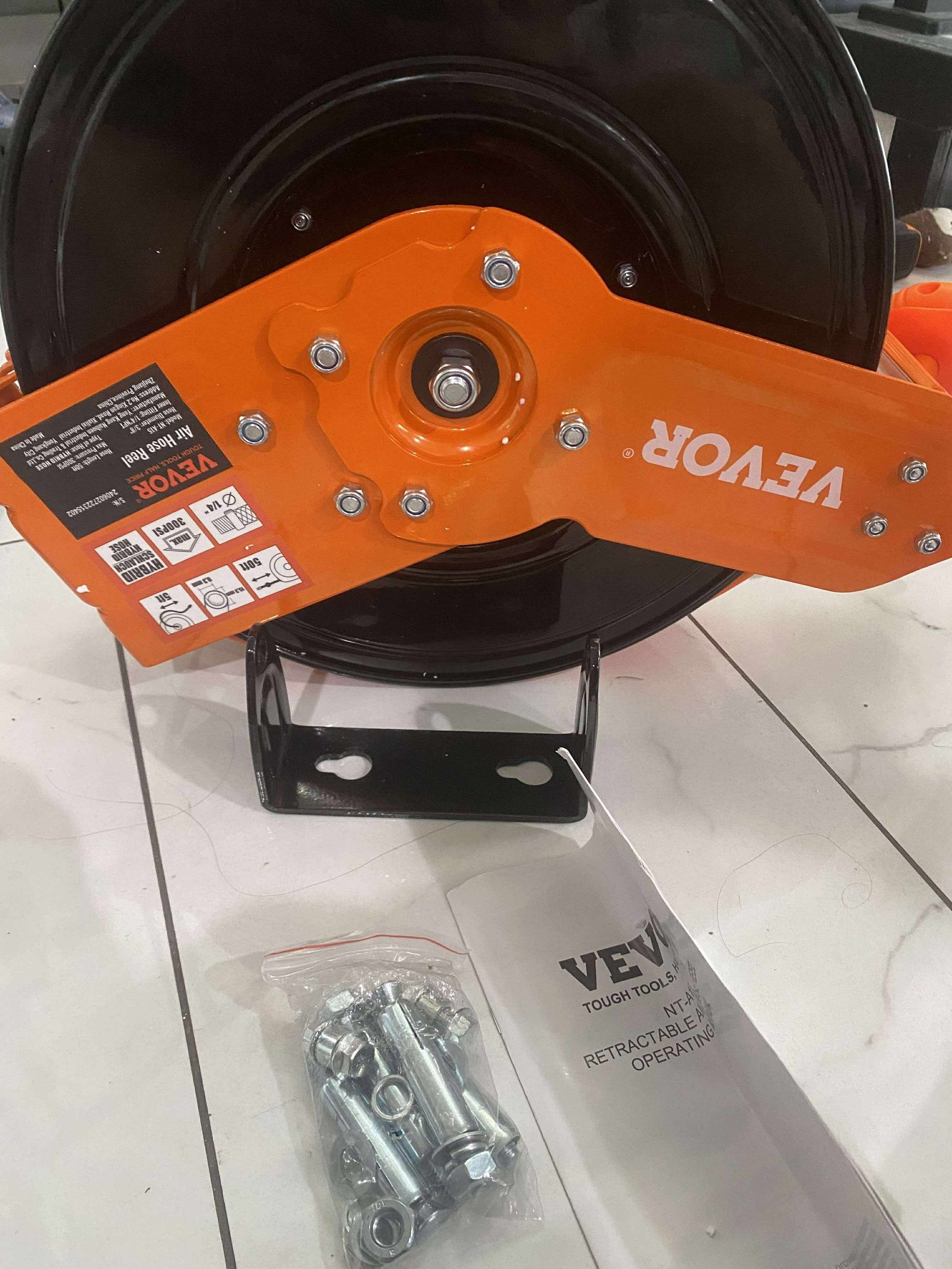 VEVOR Retractable Air Hose Reel, 3/8 IN x 50 FT Hybrid Air Hose Max 300PSI, Air