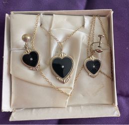 Antique jewelry set in box. Mooresville 28117