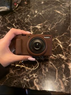 SONY ZV-1F Vlogging Camera + Accessory Kit