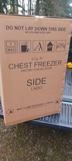 New NEW IN BOX ITEM!!!!! Hotpoint 4.9-cu ft Chest Freezer Convertible to Refrigerator ( White ) HCM5QWWW