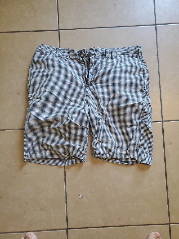 Men's Izod Shorts 36 Waist