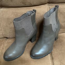 Women’s Clark’s Boots Size 6 