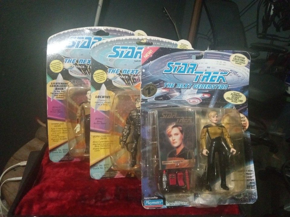 NEW STAR TREK FIGURINES IN BOXES
