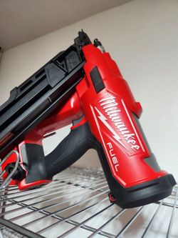 Milwaukee M18 Fuel Framing Nailer 21°