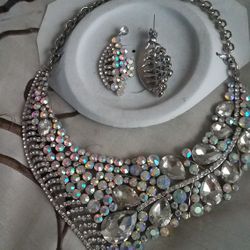 Formal Choker Necklace With Rhinestone Inlays