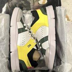 On Cloud Clubhouse Running Women's Low-Top Sneakers- Oregon Ducks Colors