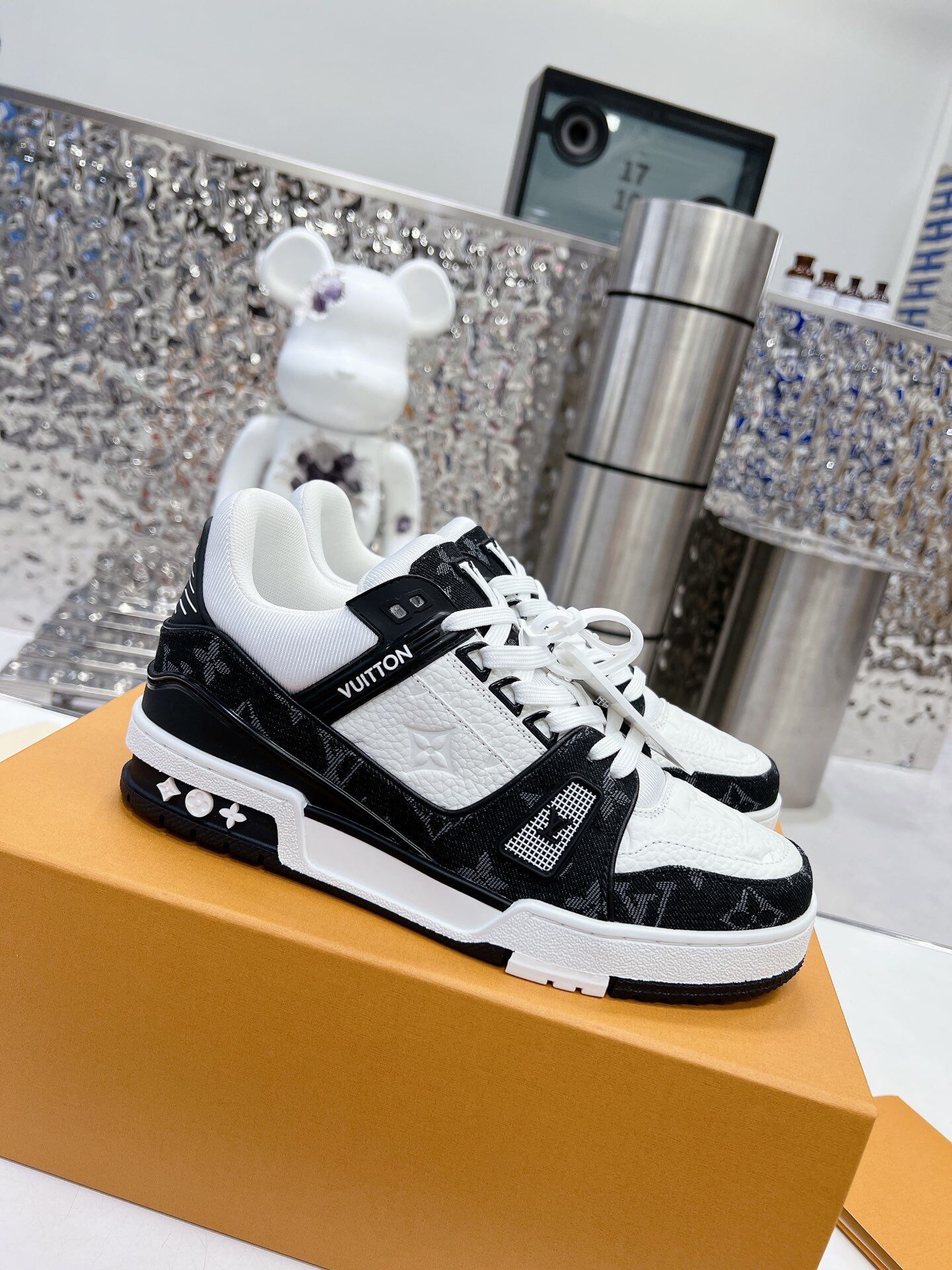 Louis Vuitton Men’s Sneaker With Box New