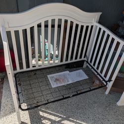 Adjustable Wooden Crib 