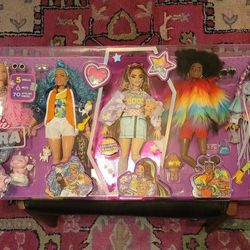 BARBIE EXTRA EXCLUAIVE 5 PC DOLL SET