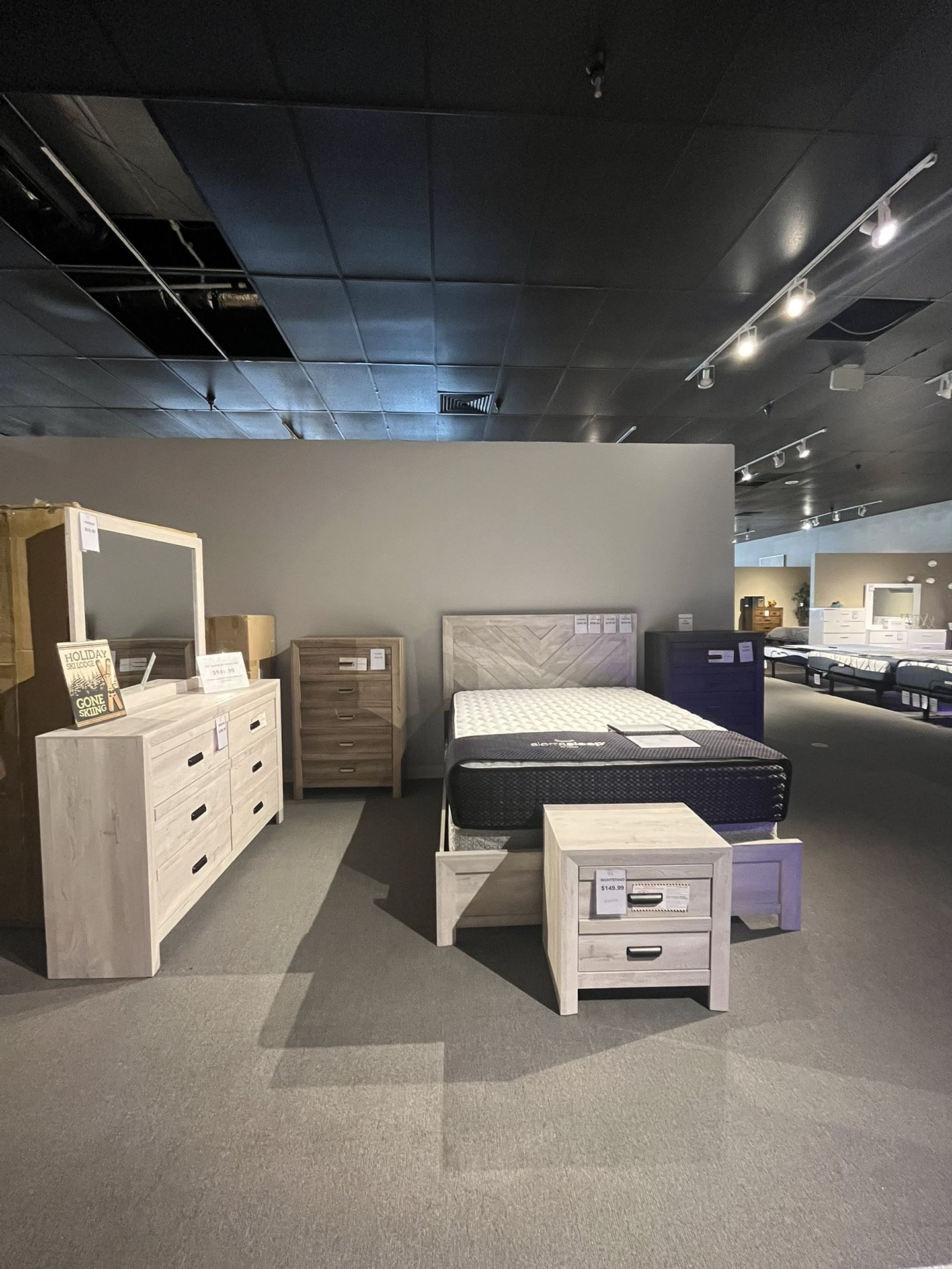 Light Grey 4PC Queen Bedroom Set