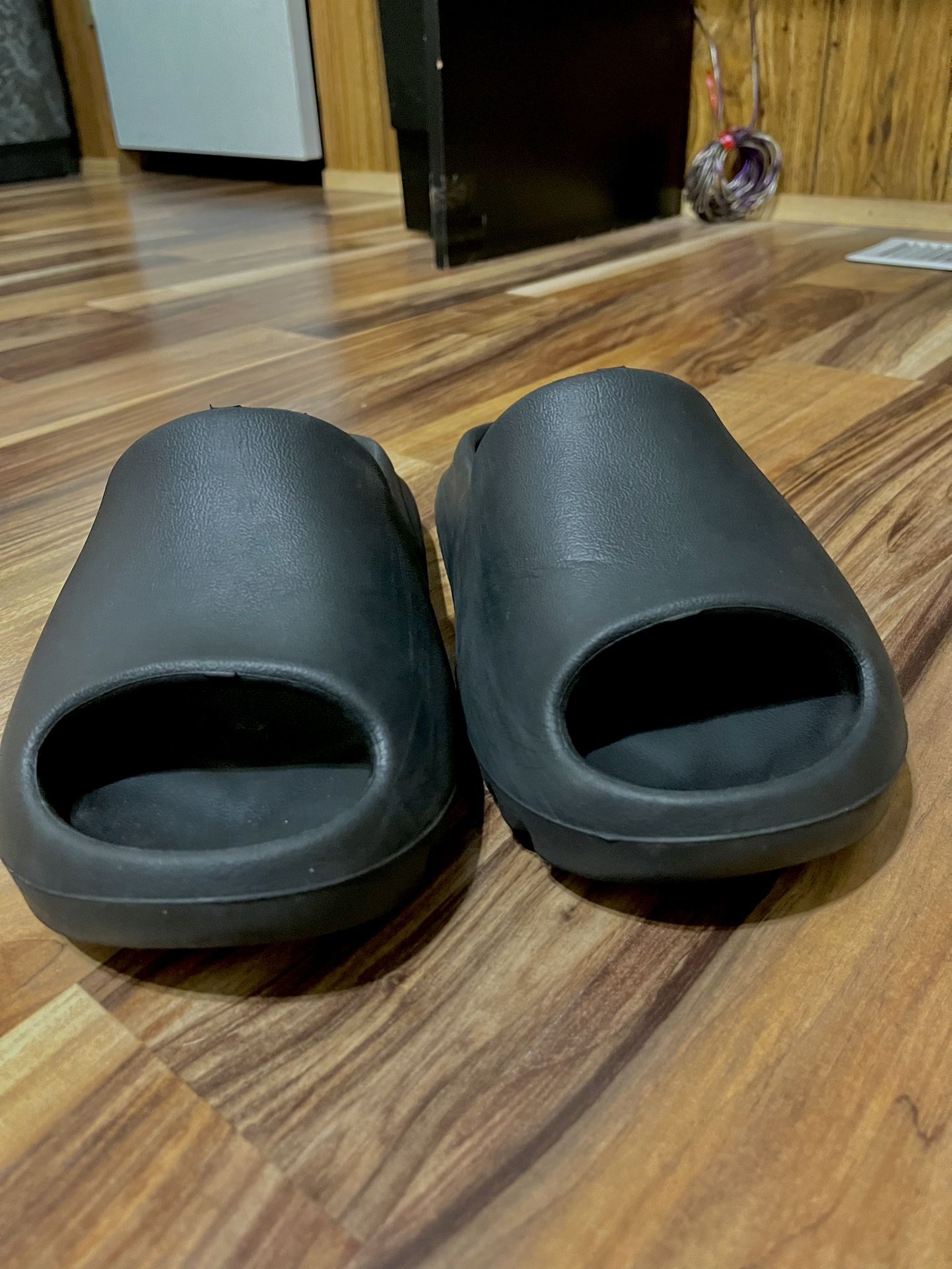 Black Yeezy slide Onyx