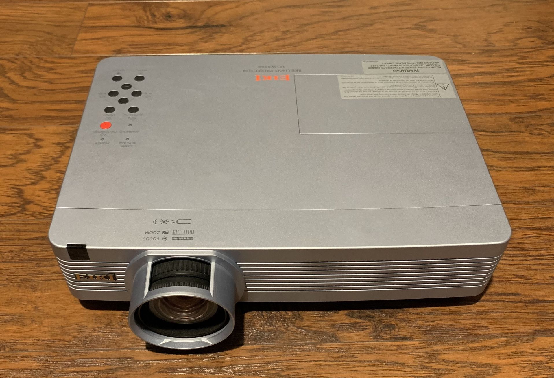 Projector EIKI LC-WB100