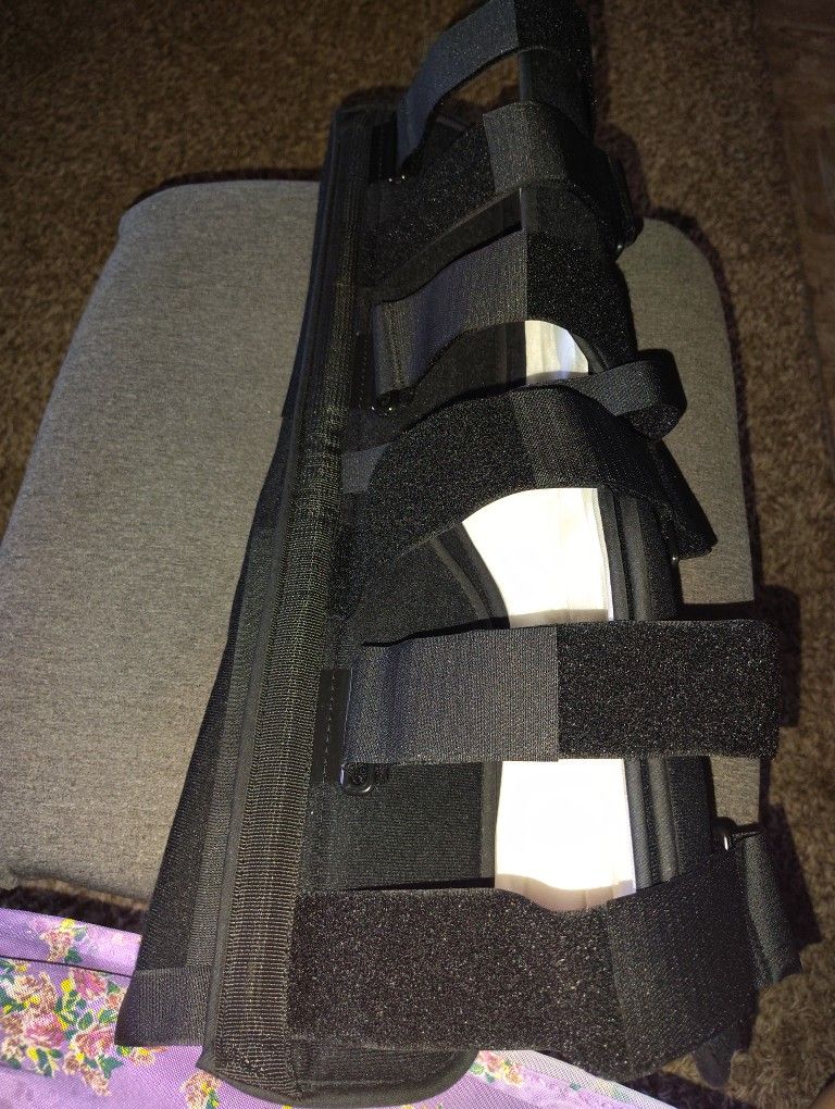 UNIVERSAL  LEG  CARE  