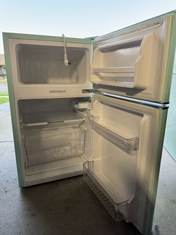 Insignia Mini Fridge (Teal)