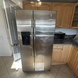 Refrigerator- Ha Water Filter And Icemaker