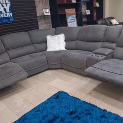 *Labor Day Now!!!*---Cozy Alejandra Gray Microfiber Reclining Sectional Sofa---Delivery And Financing Available🤠
