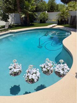 Floaty flower basket