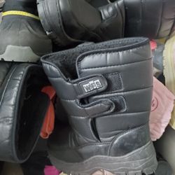 Snow Clothes/Boots/Sleds ☃️ Different Prices And Many More Sizes