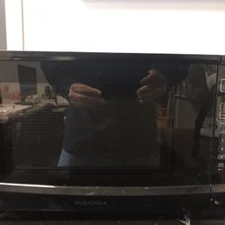 Insignia Small Microwave 