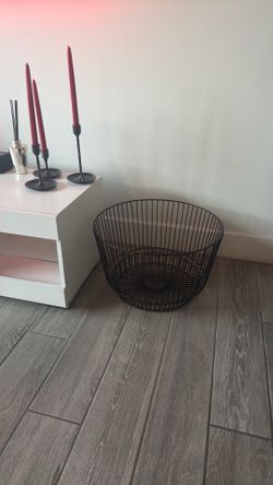 Blanket holder / basket