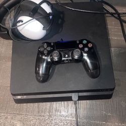 PS4 Slim 