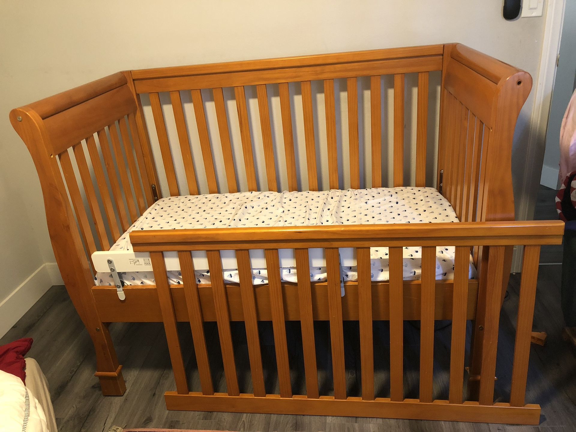 Baby crib and dresser (changing table) Jardine baby Olympia