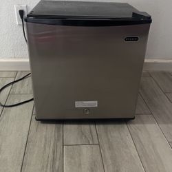 Whynter Upright Freezer