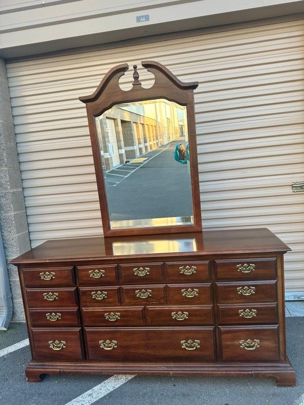 Dresser With Mirror /tocador Con Espejo