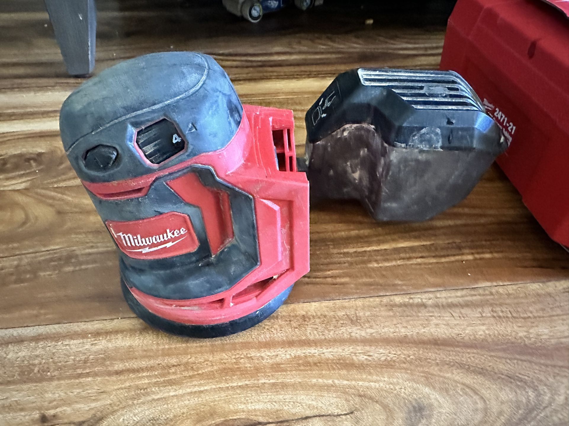Milwaukee Palm Sander 