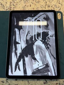 Apple iPad Air 5th Generation, 10.9 Inch, Wi-Fi, 64 GB - Space Gray *Mint Condition*