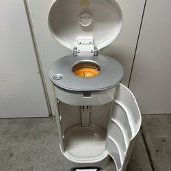 Munchkin® STEP™ Diaper Pail Powered by Arm & Hammer