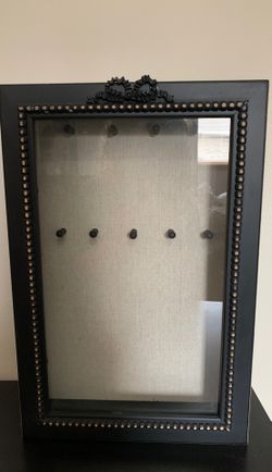 Decorative jewelry cabinet