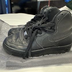 5.5 Nike Air Force Black Boys 30