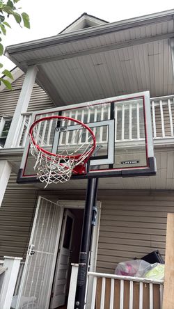 LIFETIME Basketball Hoop