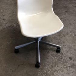 Blastic office chair good condition