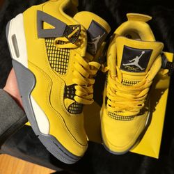 Jordan 4 Lightings Size 9.5