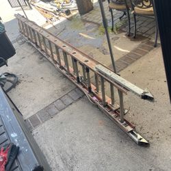 28’ Foot Fiber Glass Ladder. 