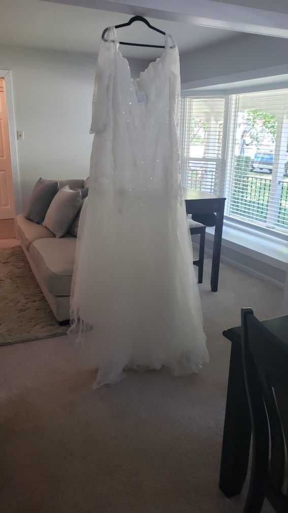 $250obo. Unused Wedding Dress 