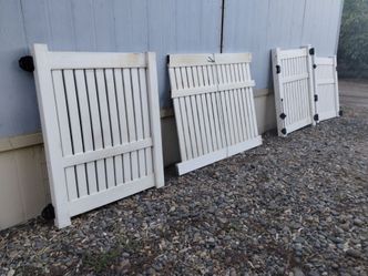 Vinyl fencing 166 feet