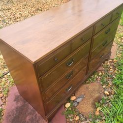 "Kling" Dresser